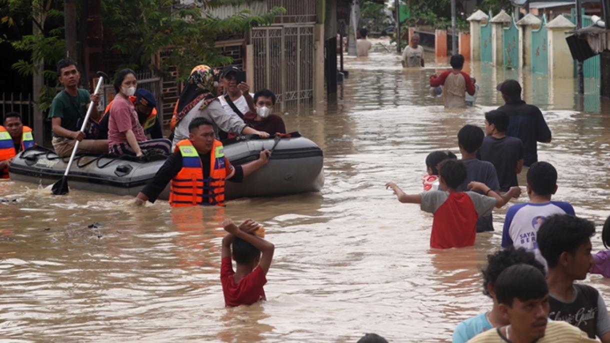 印度尼西亚洪水泛滥致1380人流离失所