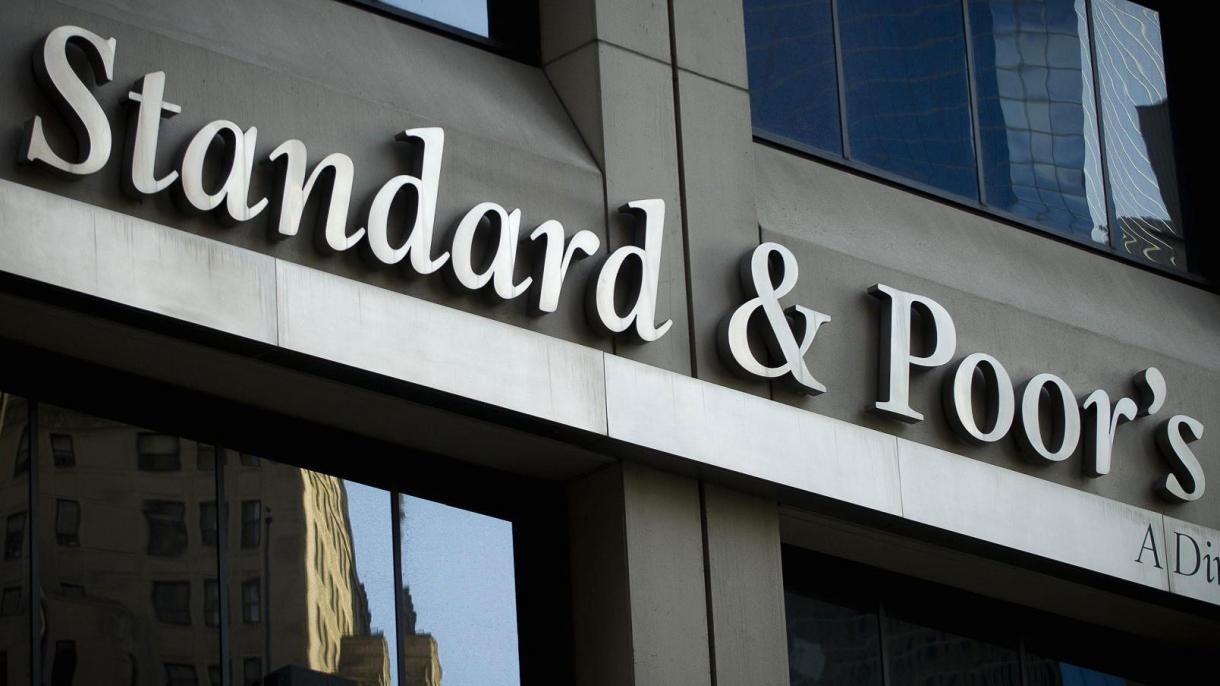 Visszaemelte a befektetési ajánlású sávba a magyar államadós-besorolást a Standard & Poor's
