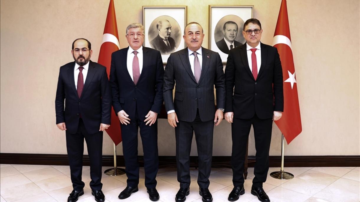 Il ministro Cavusoglu incontra i leader dell'opposizione in Siria