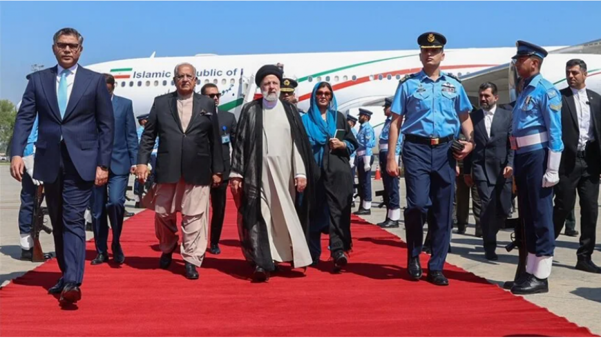 رئیس‌جمهور ایران در راس هیئت عالی‌رتبه به پاکستان سفر کرد