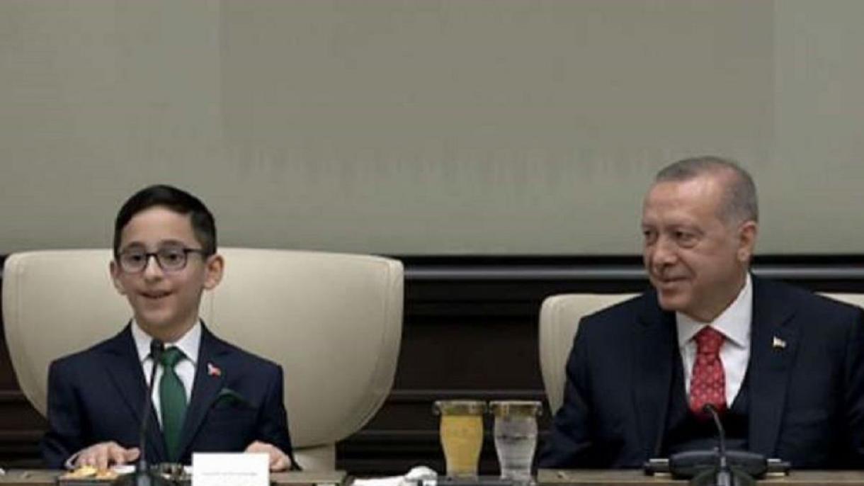 Erdoğan elnöki székét átadta Ozan Sözeyataroğlunak