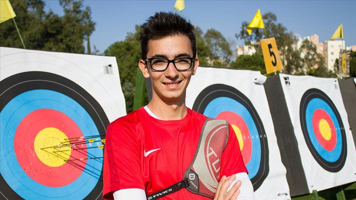 Récord mundial y europeo de un joven turco en tiro con arco
