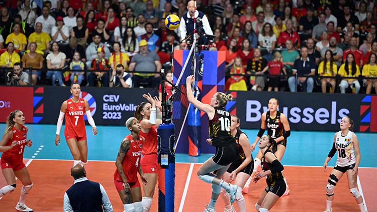 Selección turca de voleibol femenino avanza a los cuartos de final en el Campeonato Europeo CEV 2023
