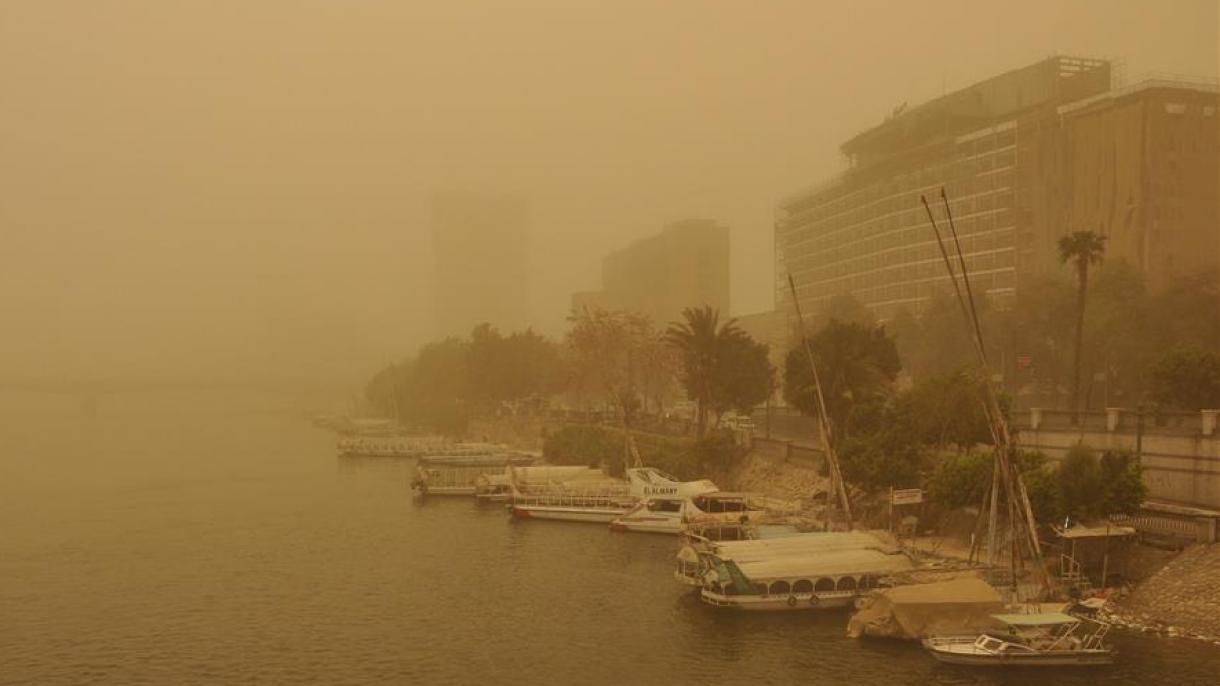 Tempestade de areia cobre o Egito