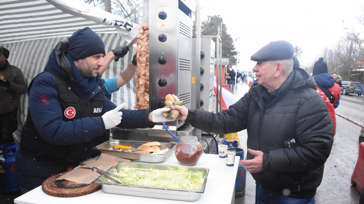 AFAD раздава топла храна в Лвив...