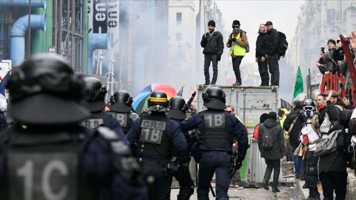 Chalecos amarillos ayer otra vez protestaron la reforma de jubilación en Francia