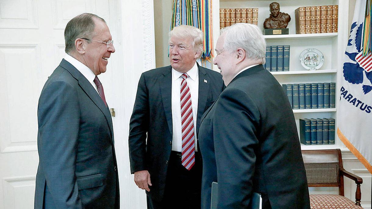 Trump titkos információkat közölt Lavrovval