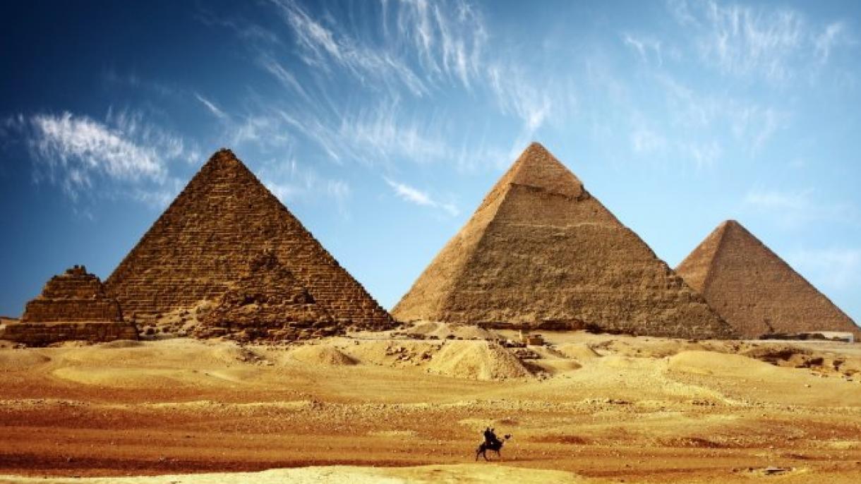 Egitto invita Elon Musk a visitare siti archeologici