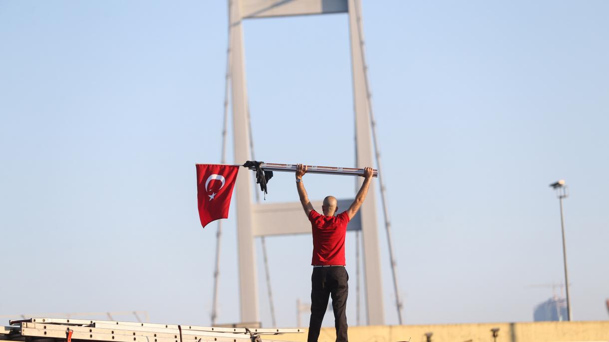 boğaziçi köprüsü'ndeki askerler, polise teslim oldu