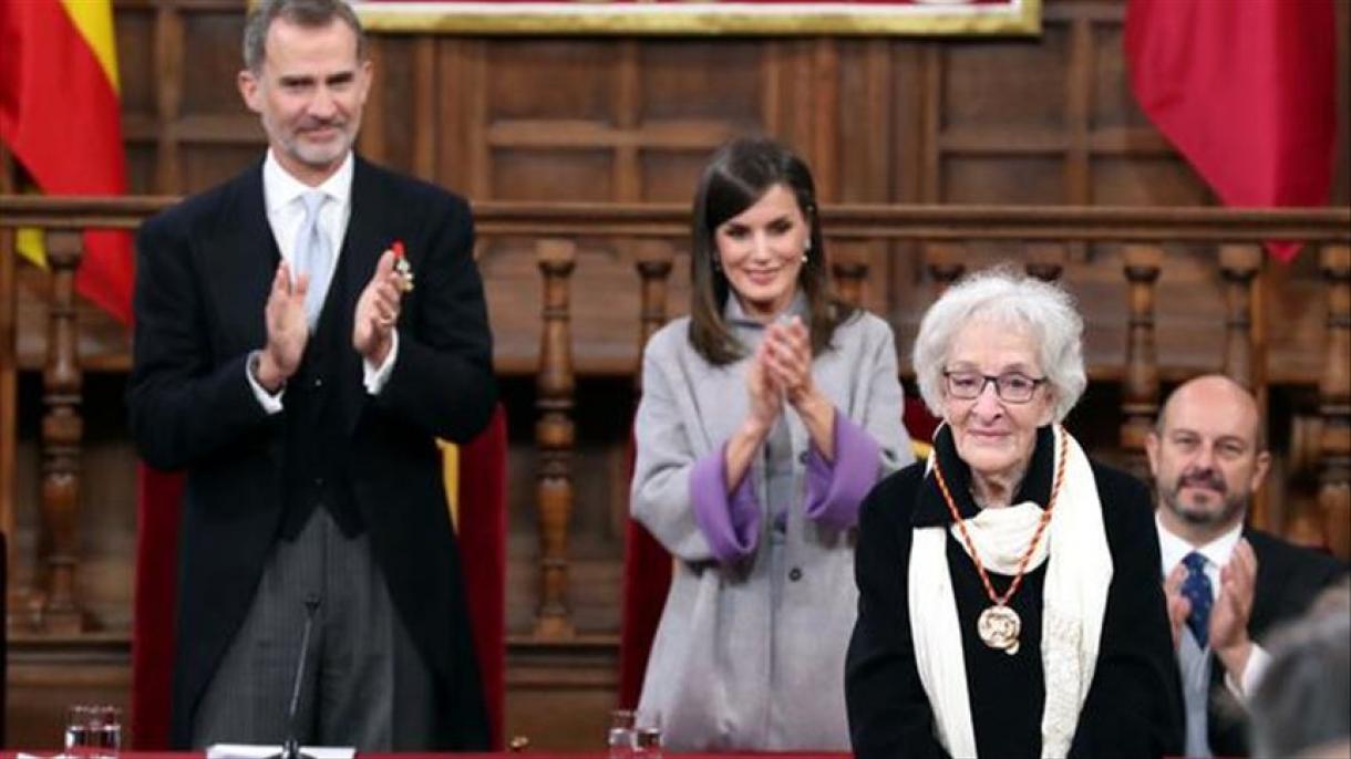 La poeta uruguaya Ida Vitale recibió el Premio Cervantes de literatura