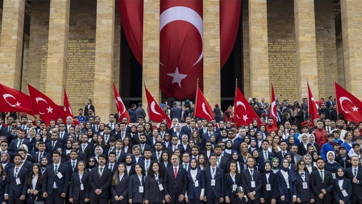 19-njy maý Atatürki hatyralama, ýaşlar we sport baýramy ýurdyň ähli ýerinde bellenilip geçilýär