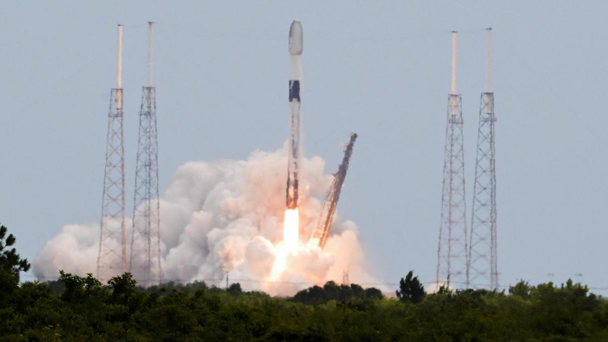 SpaceX космоско дагы 53 Starlink спутнигин учурду