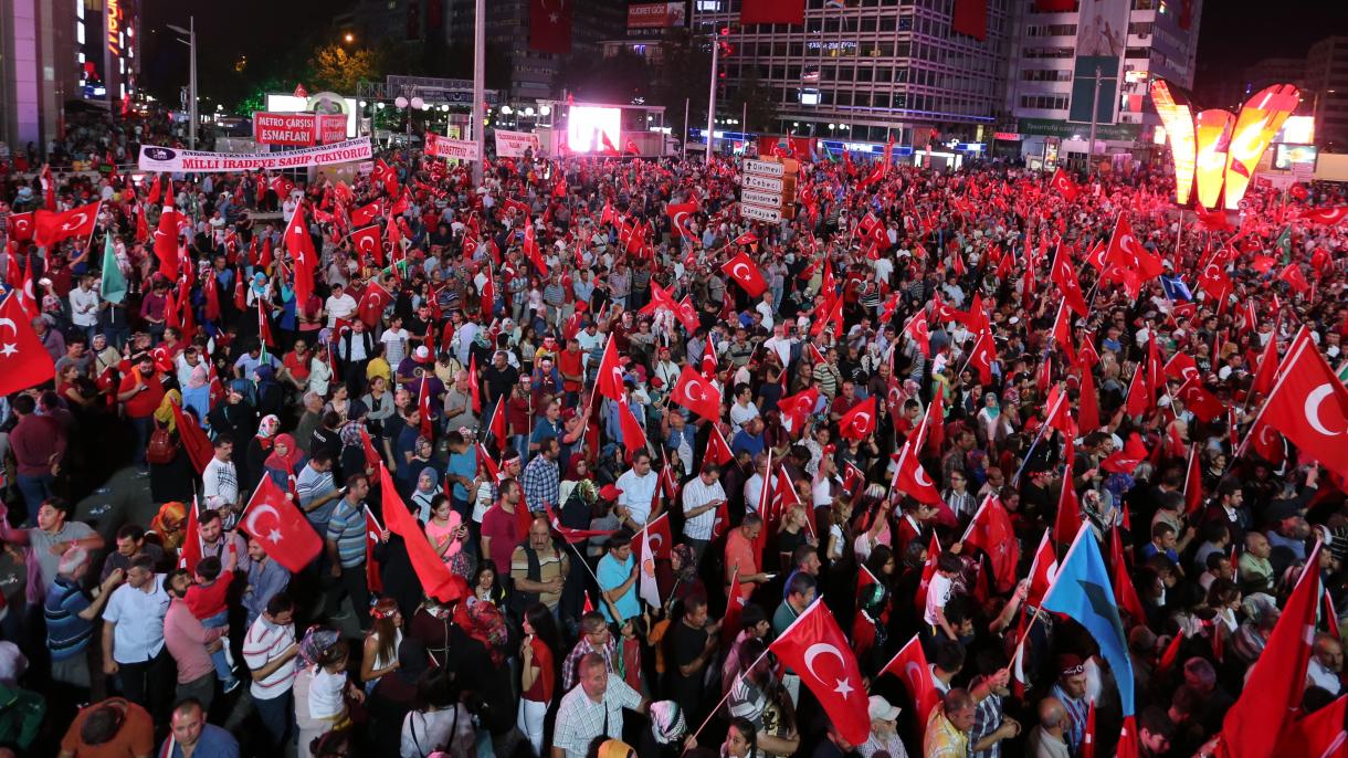 در ترکیه پاسداری مردم از دموکراسی ادامه دارد