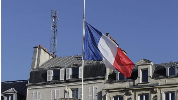 França estenderá estado de emergência até maio de 2017