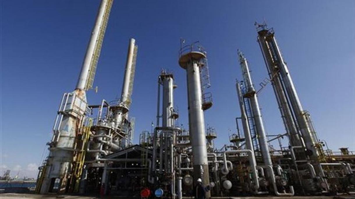 Las fuerzas de Haftar en Libia bloquean ruta clave para exportaciones de petróleo