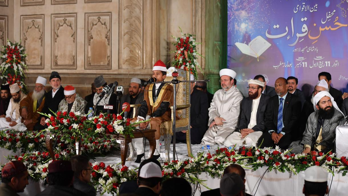 diyanet işleri başkanı görmez lahor'da.jpg