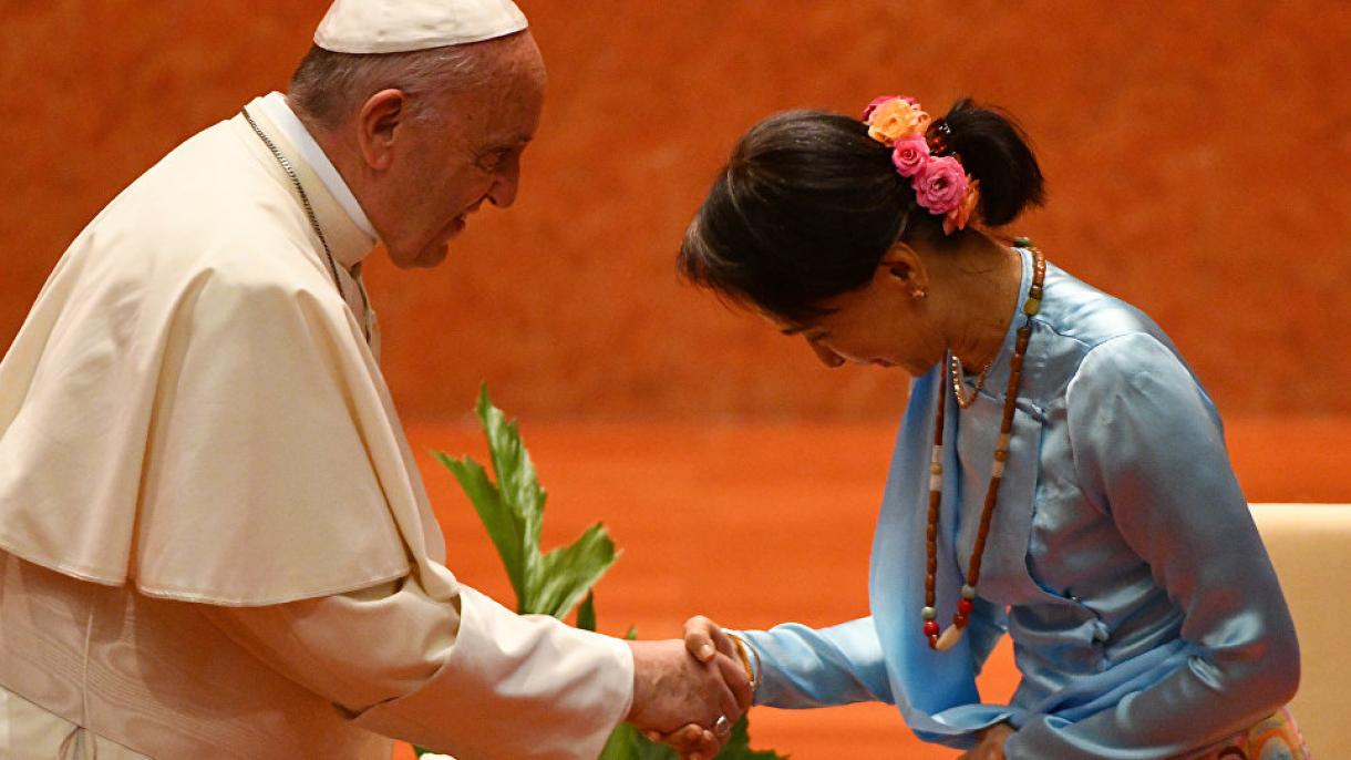 El papa Francisco visita Myanmar: no se refiere a la masacre en Arakán