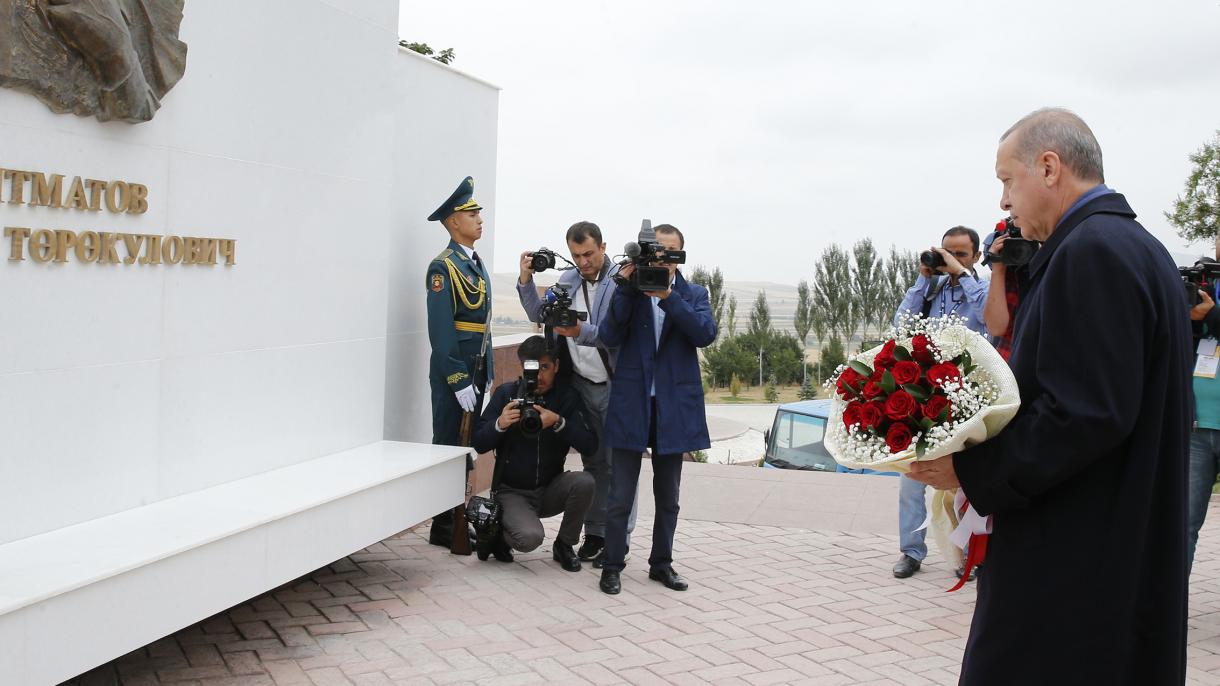 Türkiyə prezidenti Qırğızıstanda məhşur yerləri ziyarət etdi