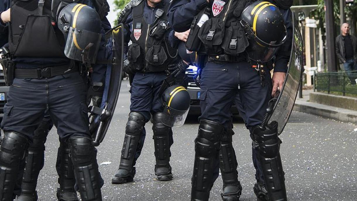Cuatro agentes de policía se acusan por violación colectiva en Francia