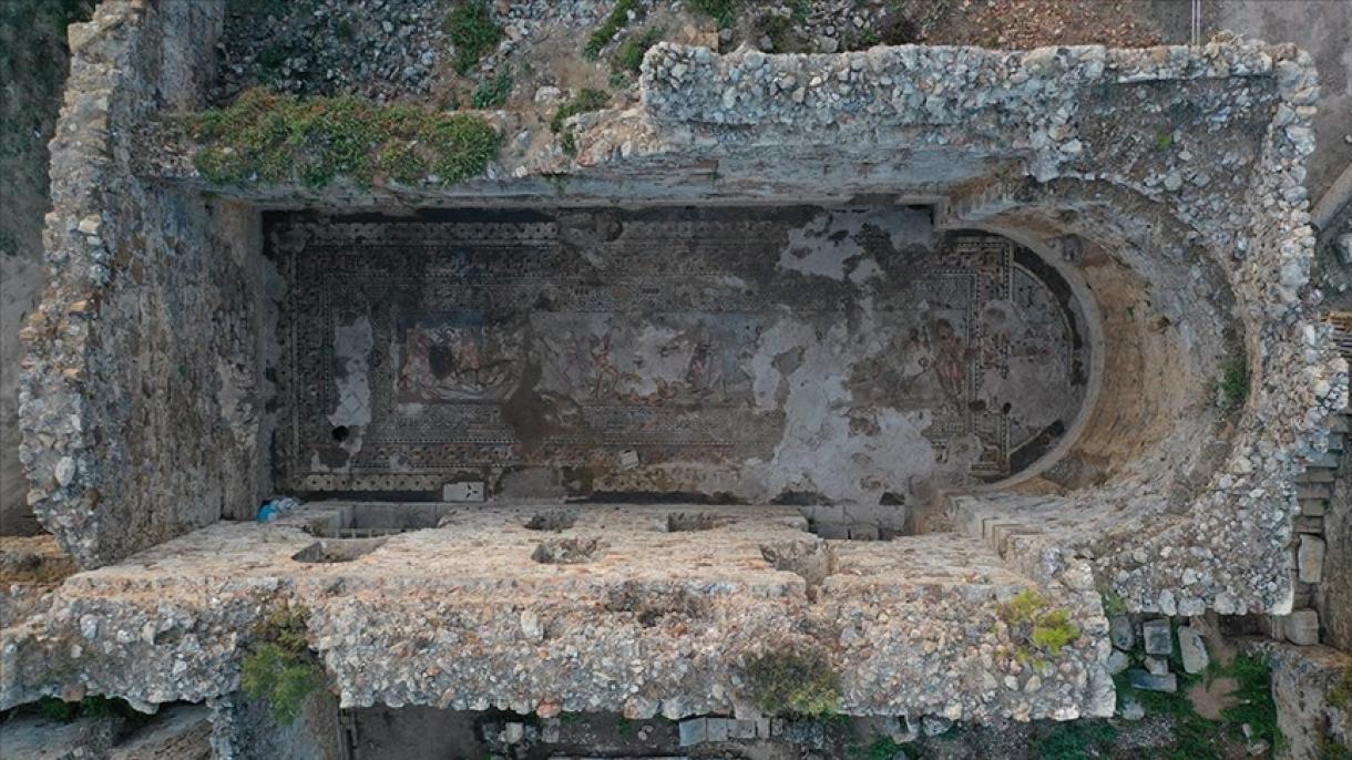 Türkiyədə Herakla aid döşəmə mozaikası tapıldı