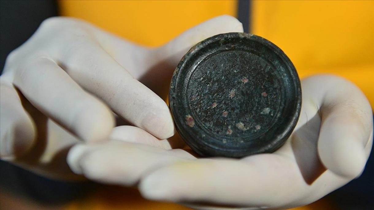 Encuentran un peso de balanza de 1600 años de antigüedad en Karabuk