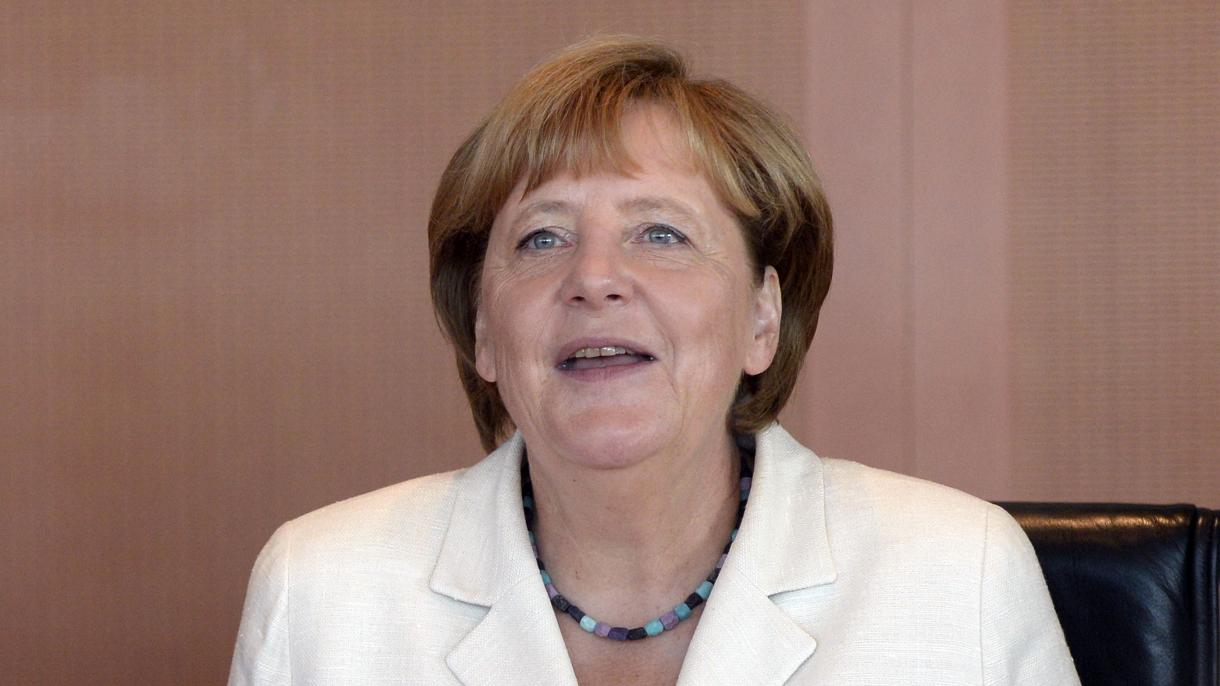 Angela Merkel qaçqınlar üçün daha çox işlərin görülməsi lazım olduğunu bildirdi