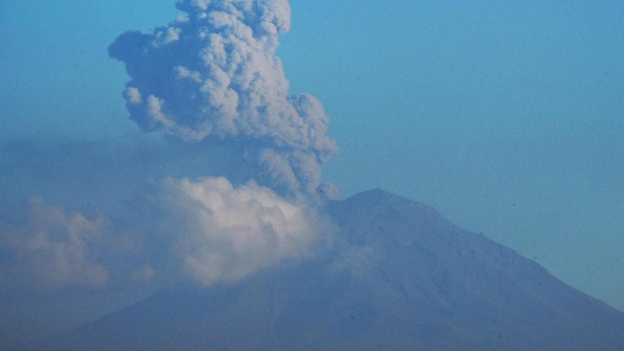 El volcán Popocatépetl en México registró 7 explosiones y 235 exhalaciones en el último día