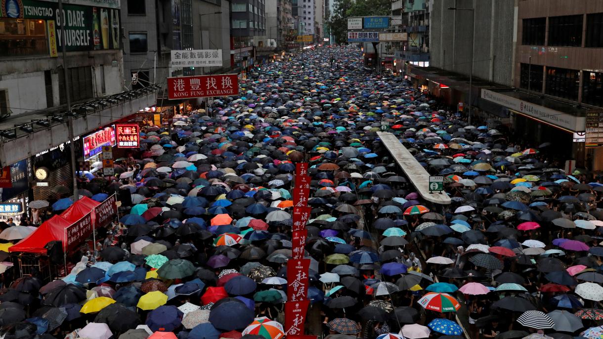 Твиттер жана Фейсбук Кытайды Гонконг темасында айыптады
