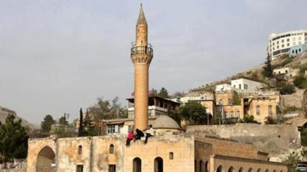 La Mezquita Grande se hace salir a la superficie