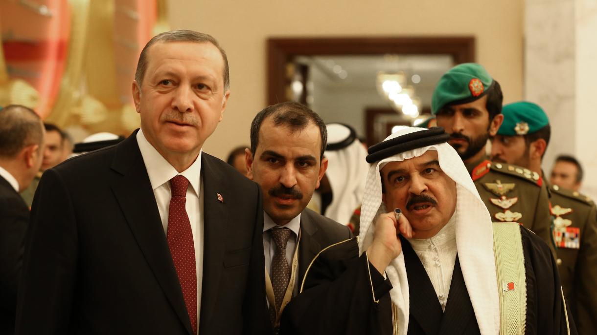 Rei do Bahrein concede medalha a Erdogan
