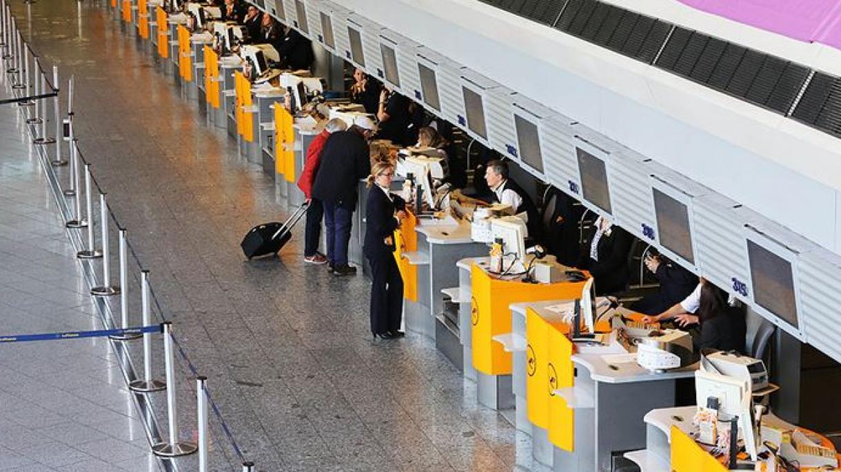 Lufthansa desempleará a sus 22 mil empleados contratados debido a la crisis causada por Covid-19