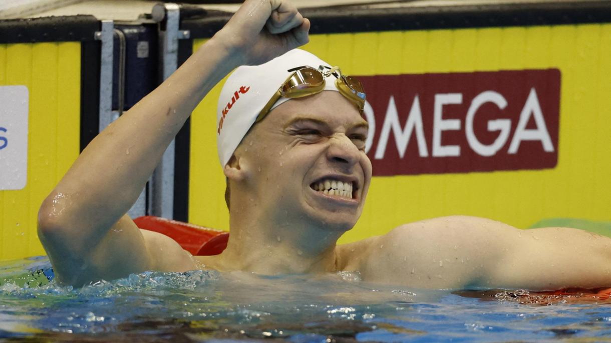 Френският плувец Леон Маршан подобри 15-годишния световен рекорд на Майкъл Фелпс...