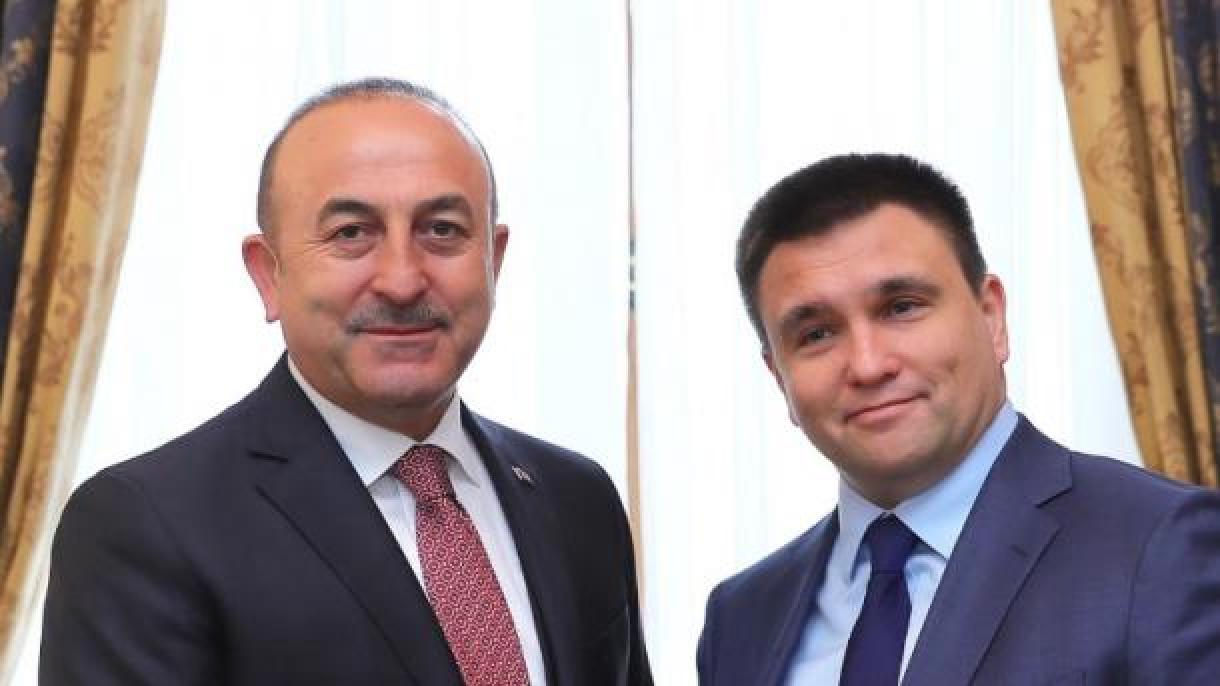 Çavuşoğlu reúne-se com o seu homólogo ucraniano