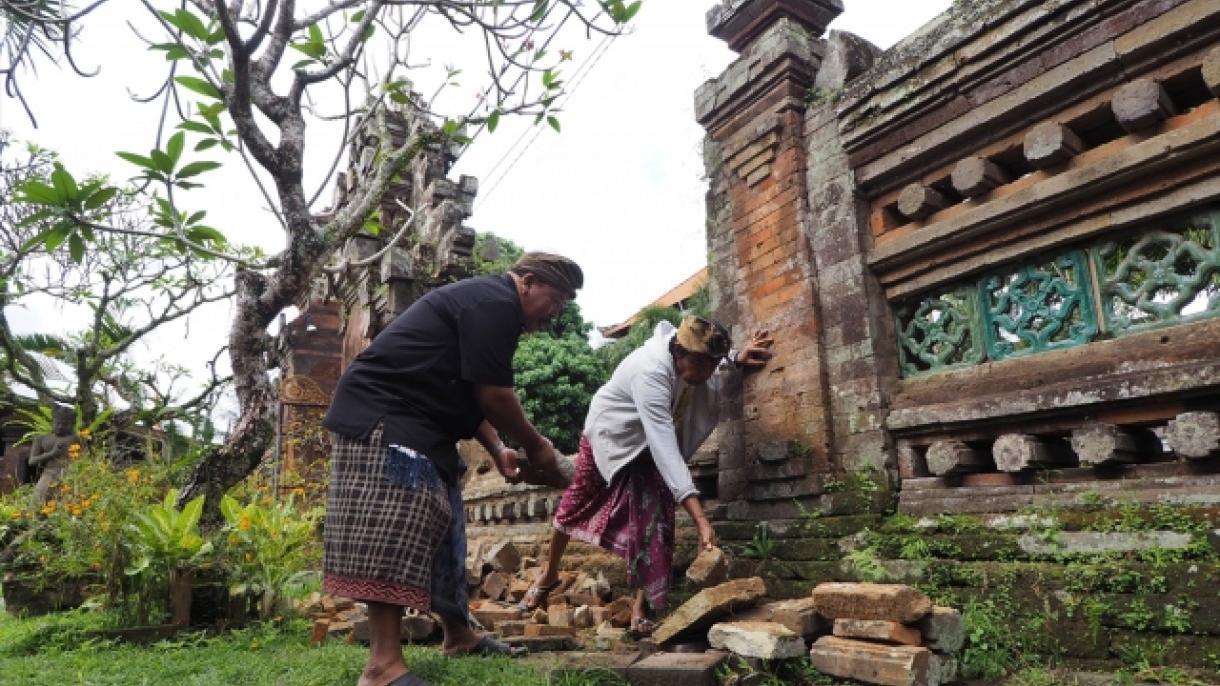 Cifra de muertos por el terremoto de Indonesia llega a 105