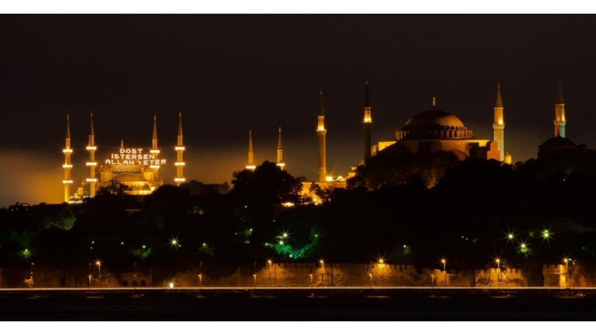 آذین‌بندی مساجد استانبول در ماه رمضان