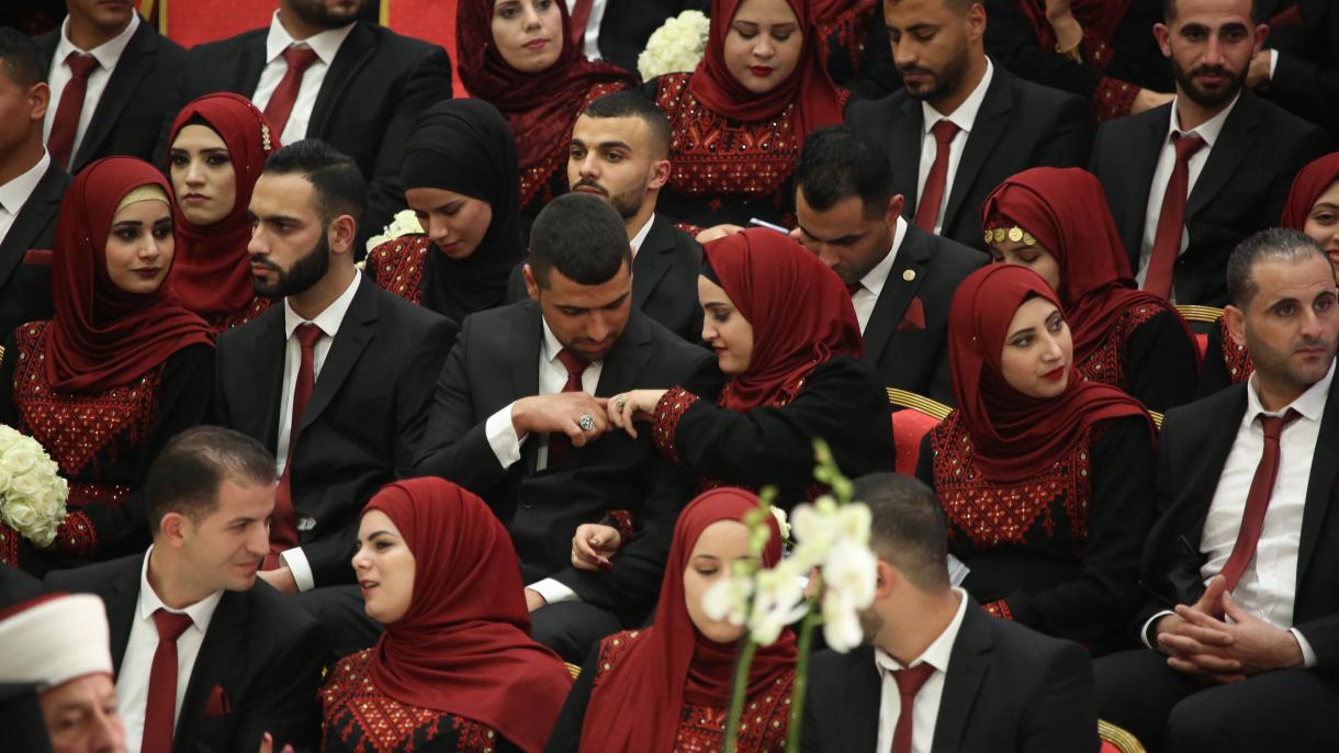 Tömeges esküvőt rendeztek Ramallahban