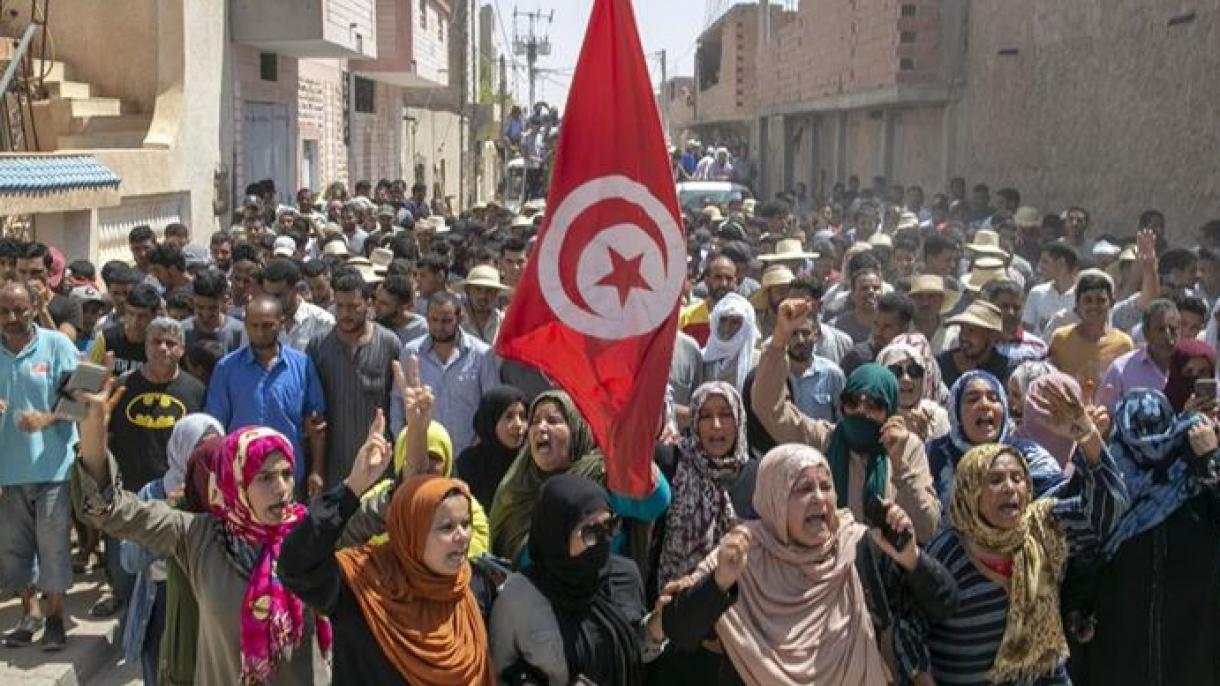 突尼斯民众抗议警察施暴