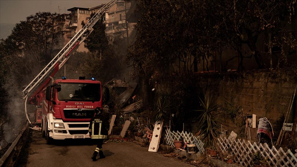 Mais de 40 incêndios florestais na Sardenha em Itália