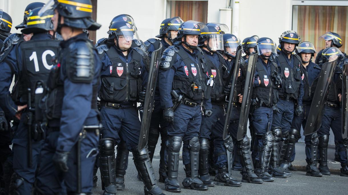 حمله پلیس فرانسه به مخالفین حزب راست افراطی