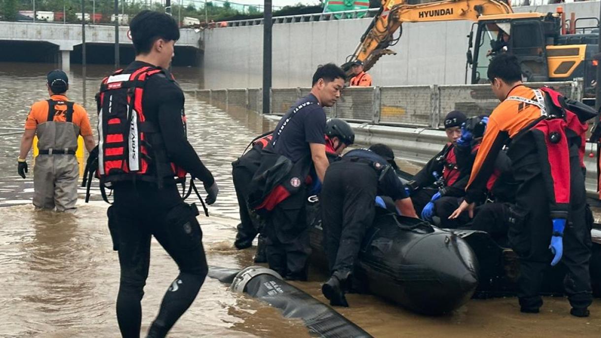Броят на загиналите при наводненията и свлачищата в Южна Корея достигна 37