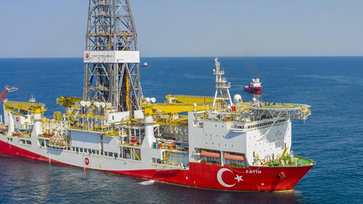 El buque perforador “Fatih” llega al pozo Çaycuma-1 para buscar gas natural en el Mar Negro