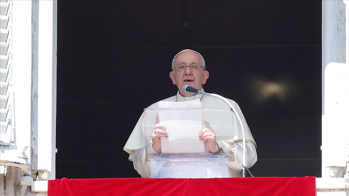 Papa Francesco all'Angelus: "Sono vicino a chi soffre, palestinesi e israeliani"