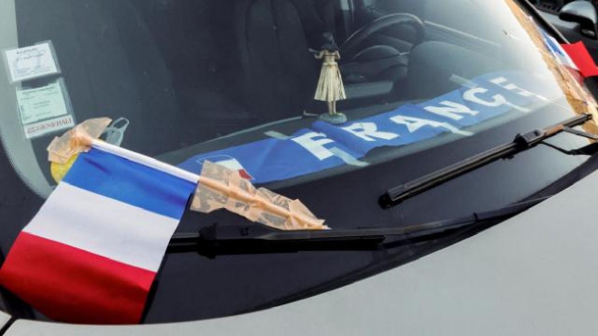 法国反抗疫措施自由车队被禁止进入巴黎