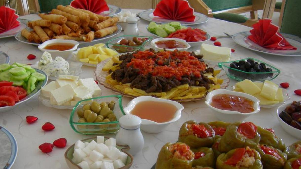 Cena a casa è considerata una parte cruciale della vita familiare in Turchia