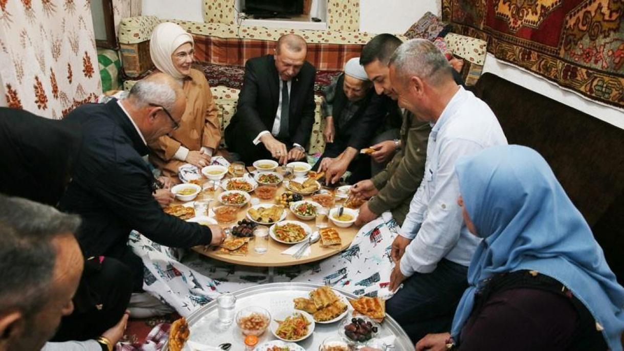 اردوغان مهمان سفره ساده افطاری شهروندان