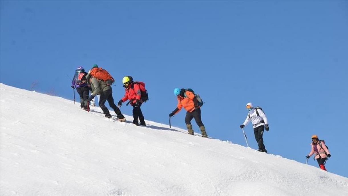 آموزش کوهنوردان ترکیه برای مواجهه با شرایط سخت زمستان در مناطق برفی