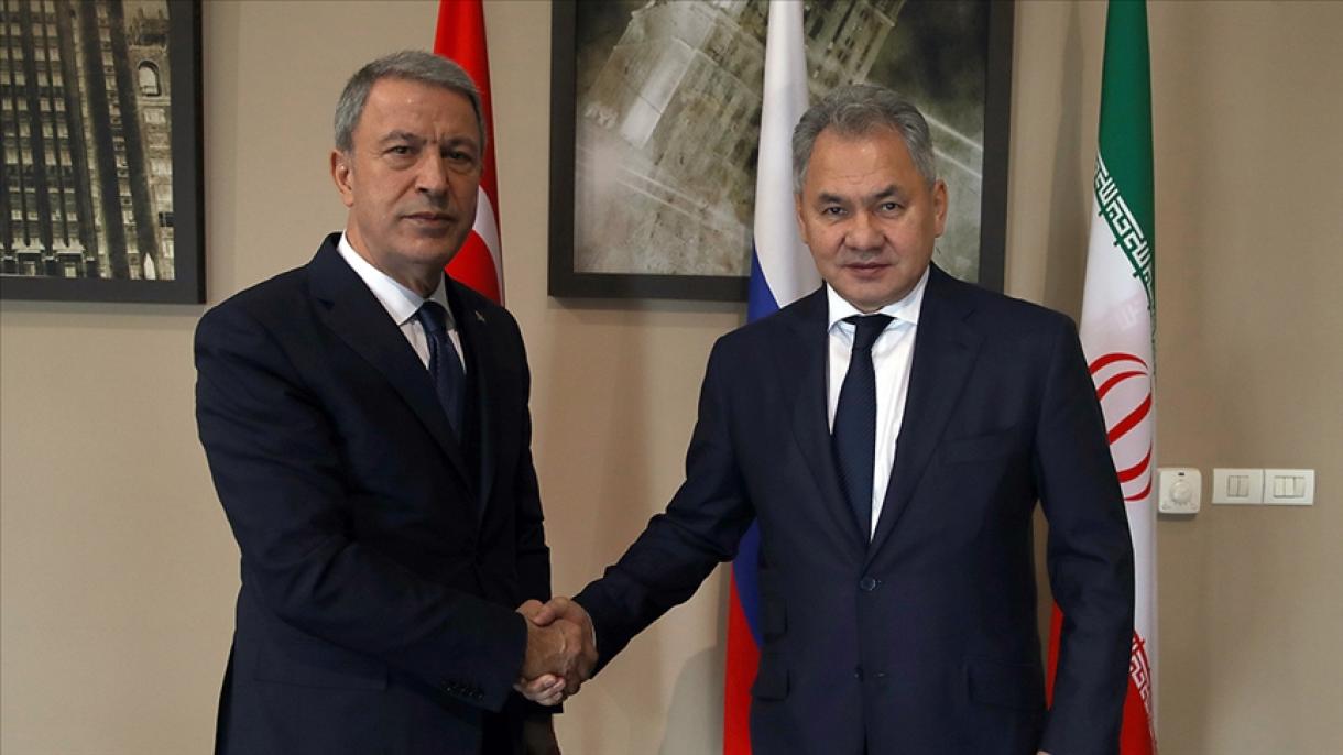Telefonon tárgyalt a török és az orosz védelmi miniszter