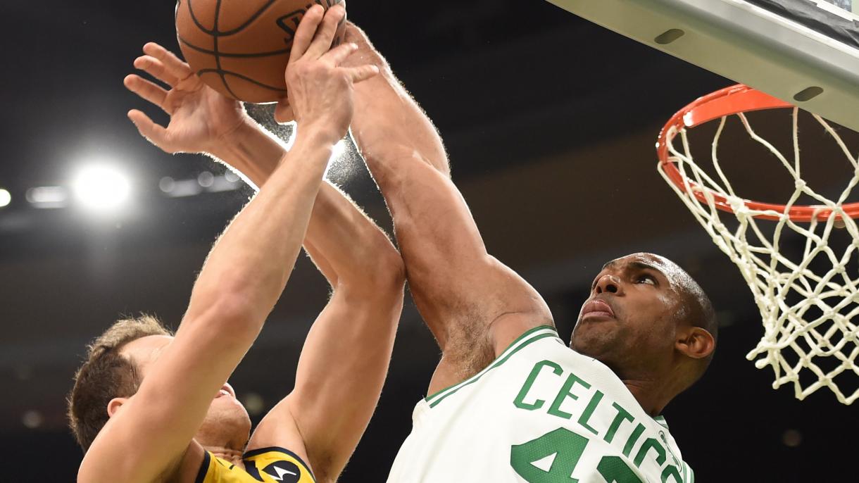 2019-01-10T012159Z_874060956_NOCID_RTRMADP_3_NBA-INDIANA-PACERS-AT-BOSTON-CELTICS.JPG