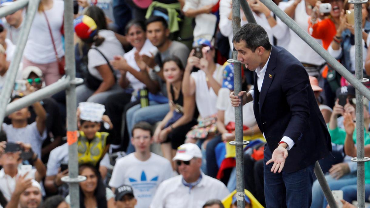 A partir de Caracas, Guaidó anunciou uma reunião com sindicatos e mais manifestações