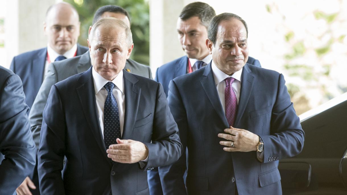 Vlagyimir Putyin államfő váratlan látogatást tett  Egyiptomban